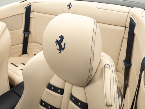 Used 2012 Ferrari California image 26