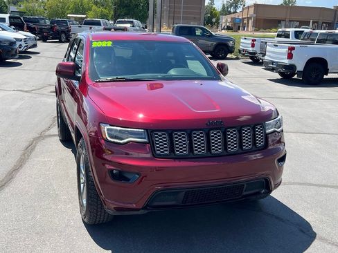 Used 2022 Jeep Grand Cherokee Laredo X AWD/4WD image 5
