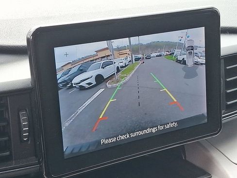 Used 2023 Ford Explorer XLT image 18