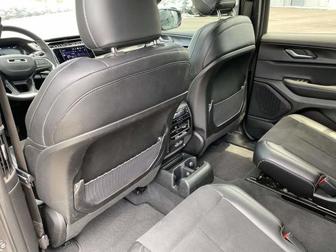 Used 2025 Jeep Grand Cherokee L Laredo RWD image 11
