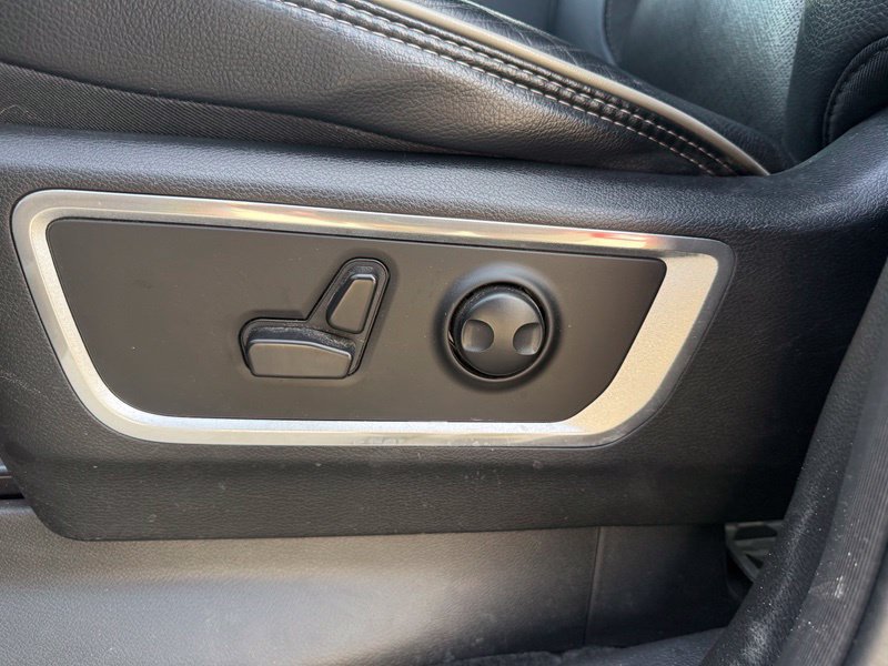 Used 2023 RAM 1500 Laramie AWD/4WD image 4