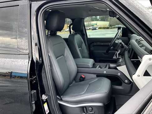 Used 2024 Land Rover Defender 110 S image 9