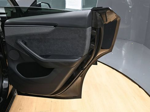 Used 2026 Tesla Model Y Long Range RWD image 40
