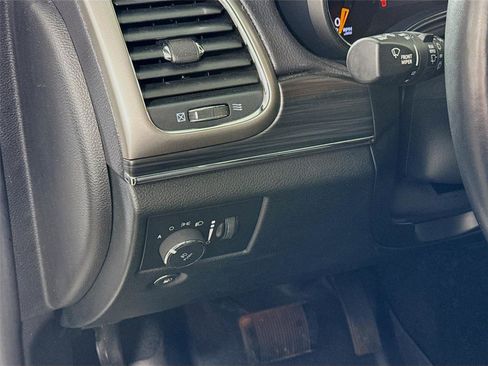 Used 2022 Jeep Grand Cherokee Limited image 4