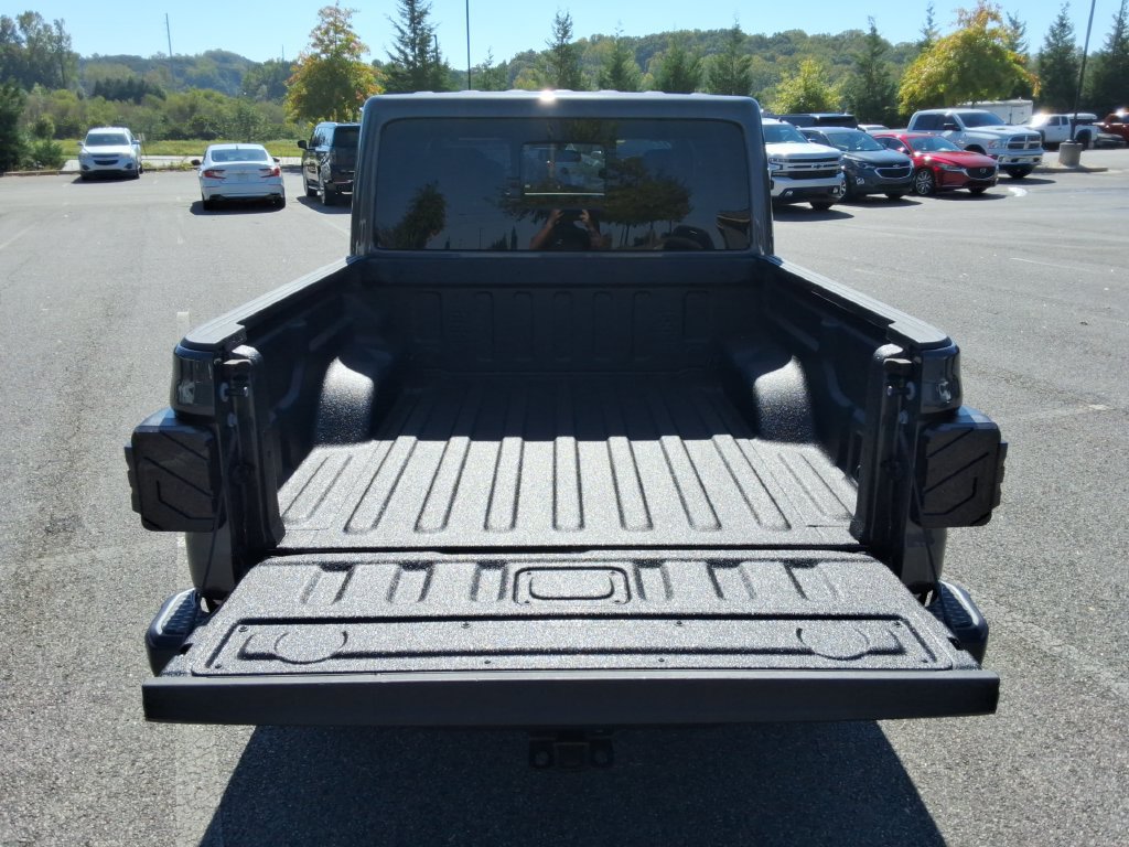 Used 2023 Jeep Gladiator Sport AWD/4WD image 15