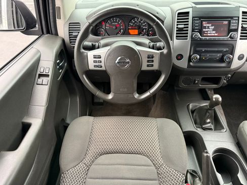 Used 2017 Nissan Frontier SV image 25