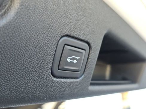 Used 2022 Chevrolet Equinox RS w/ RS Leather Package image 12