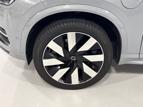 Certified 2025 Volvo XC90 T8 Ultra w/ Protection Package Premier AWD/4WD image 8