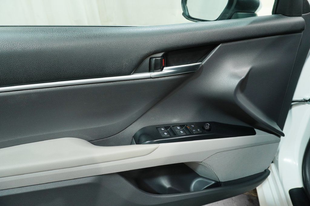 Used 2020 Toyota Camry LE FWD image 19