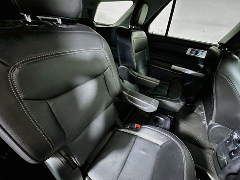 Used 2021 Ford Explorer Limited w/ Equipment Group 301A AWD/4WD image 29