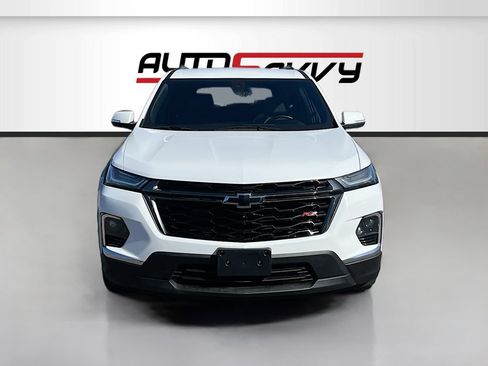 Used 2023 Chevrolet Traverse RS FWD image 2