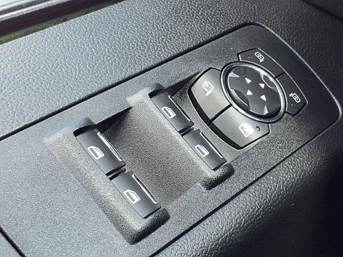 Used 2018 Ford F150 Lariat w/ Equipment Group 502A Luxury AWD/4WD image 12