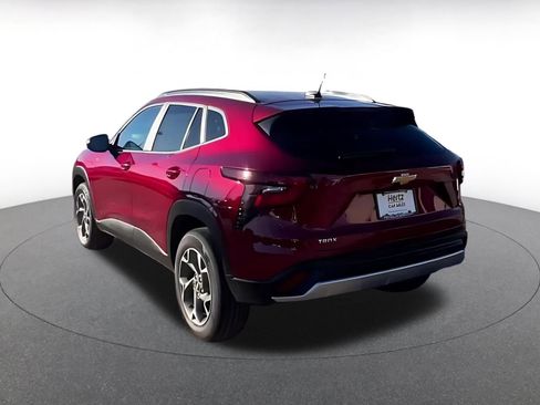 Used 2025 Chevrolet Trax LT w/ LT Convenience Package image 9