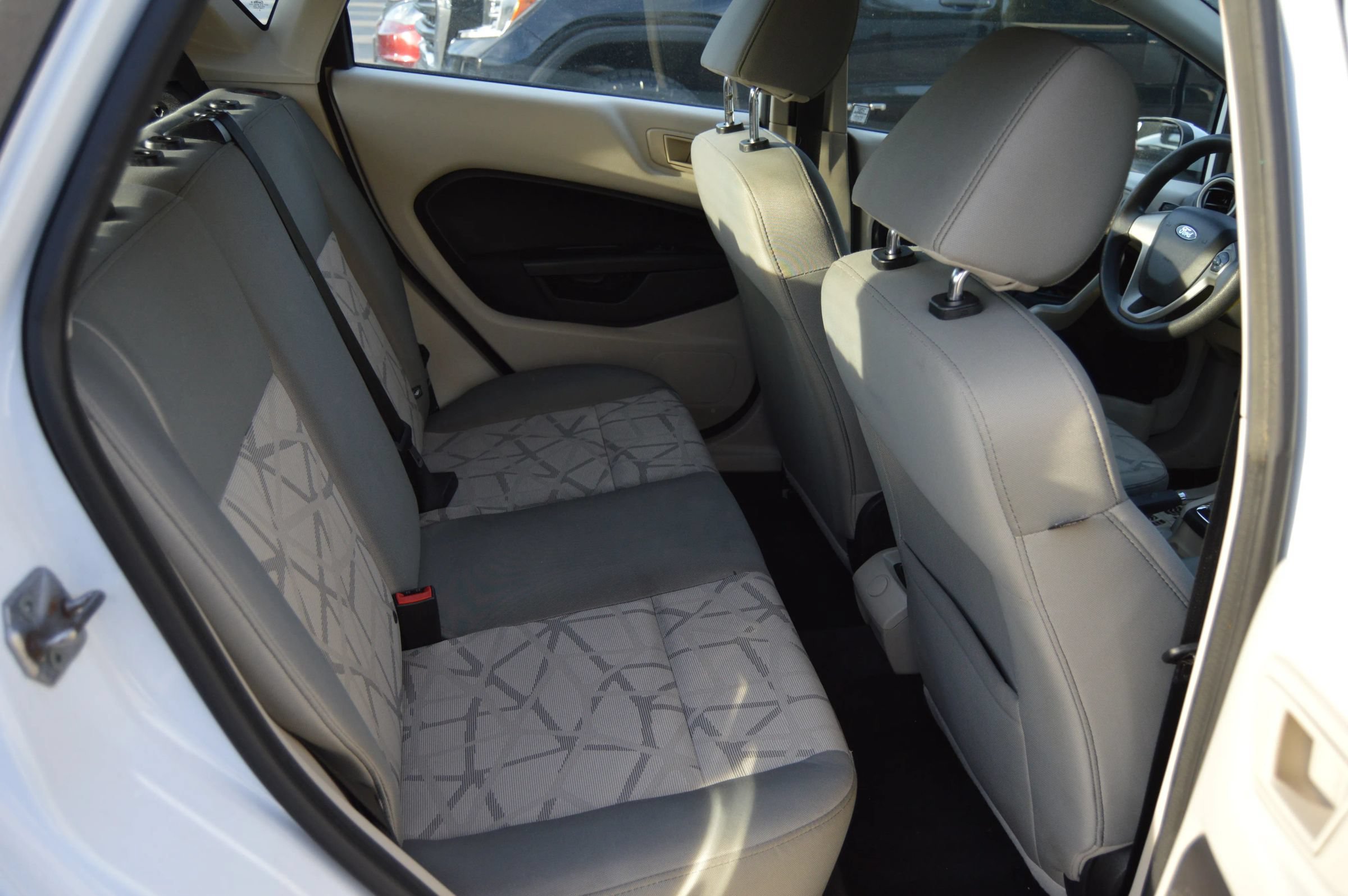 Used 2013 Ford Fiesta SE w/ Super Fuel Economy Pkg FWD image 23