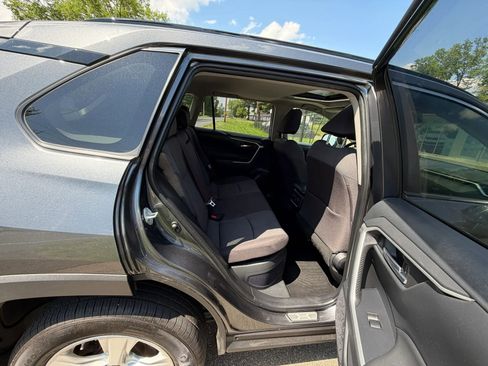 Used 2019 Toyota RAV4 XLE w/ Convenience Package AWD/4WD image 16