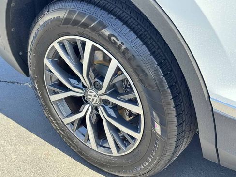 Used 2020 Volkswagen Tiguan SE w/ Panoramic Sunroof Package FWD image 20