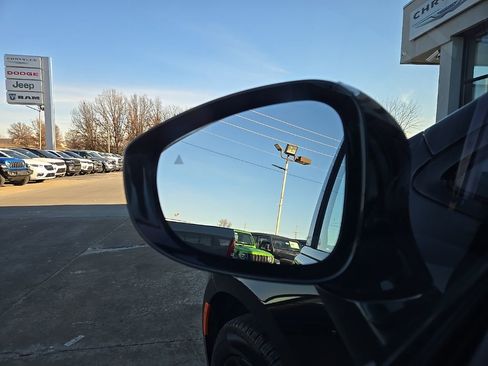 New 2026 Chrysler Pacifica Select w/ S Appearance Package image 27