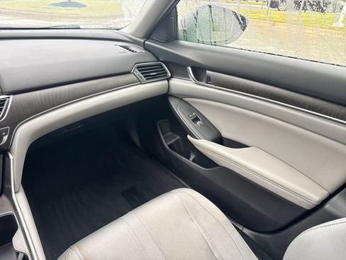 Used 2018 Honda Accord EX image 17