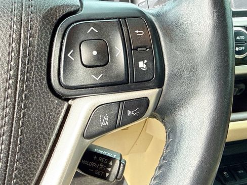 Used 2018 Toyota Highlander Limited FWD image 38