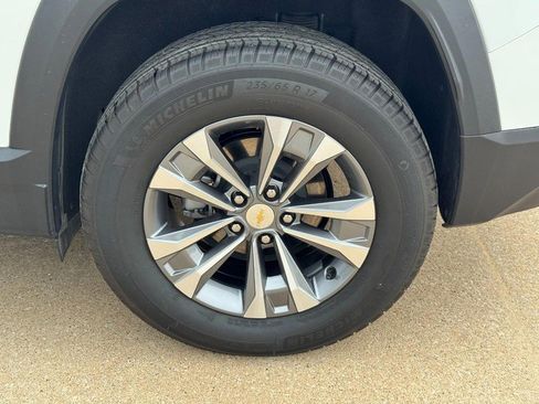 Used 2025 Chevrolet Equinox LT w/ Convenience Package II image 7