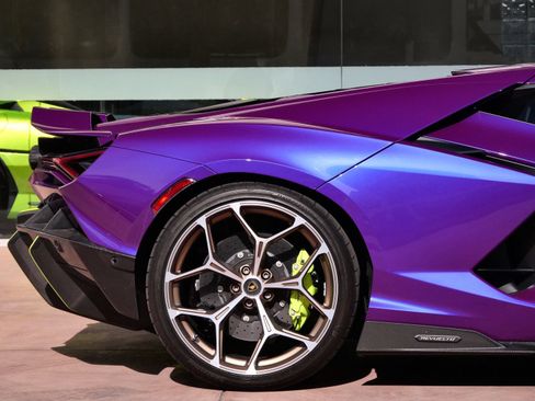 Used 2025 Lamborghini Revuelto AWD/4WD image 18