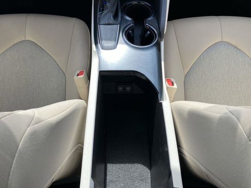 Certified 2020 Toyota Camry LE image 17