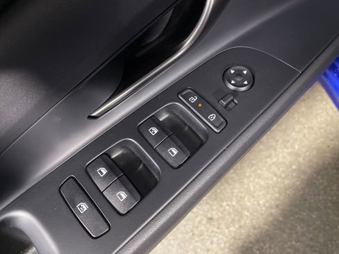 Certified 2025 Hyundai Elantra SEL FWD image 18