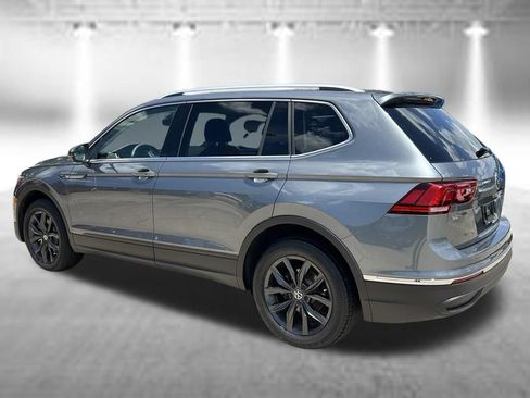 Used 2024 Volkswagen Tiguan SE FWD image 3
