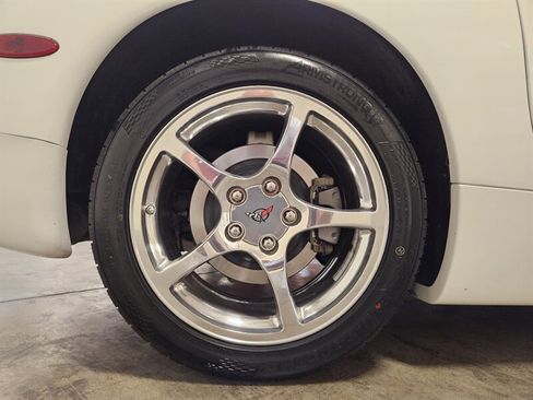 Used 2004 Chevrolet Corvette Coupe w/ Roof Package RWD image 19