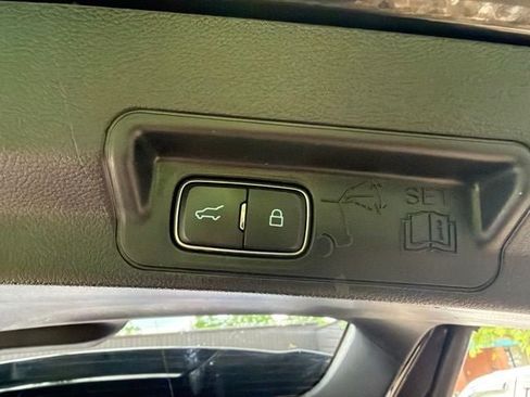 Used 2021 Ford Explorer Limited w/ Equipment Group 301A AWD/4WD image 26
