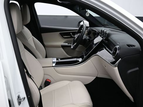 Used 2023 Mercedes-Benz GLC 300 image 35
