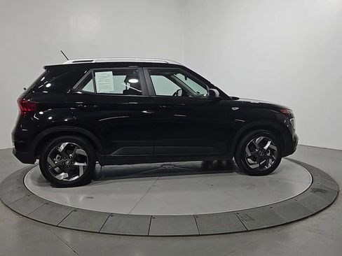 Used 2024 Hyundai Venue SEL image 7