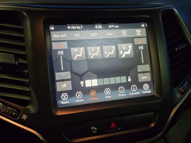Used 2019 Jeep Cherokee Trailhawk AWD/4WD image 26