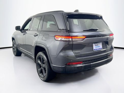 Used 2023 Jeep Grand Cherokee Altitude image 7