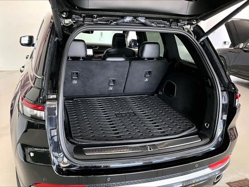 Used 2022 Jeep Grand Cherokee Summit AWD/4WD image 16