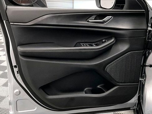 Used 2023 Jeep Grand Cherokee Laredo image 17