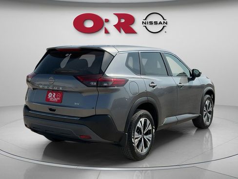 Used 2023 Nissan Rogue SV image 5