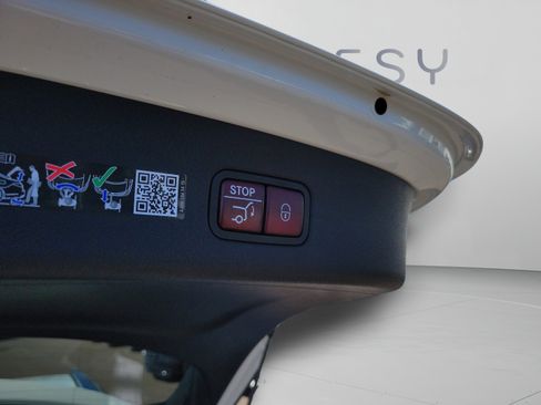 Certified 2026 Mercedes-Benz GLC 300 image 32