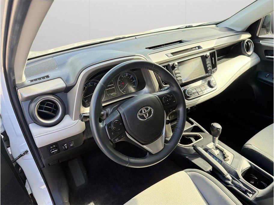 Used 2018 Toyota RAV4 XLE FWD image 6