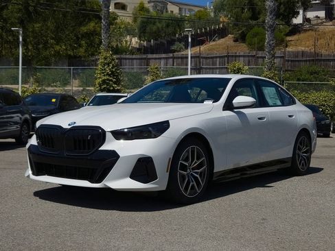 New 2026 BMW i5 eDrive40 w/ M Sport Package RWD image 2