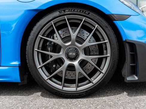 Used 2025 Porsche 718 Cayman GT4 RS RWD image 16