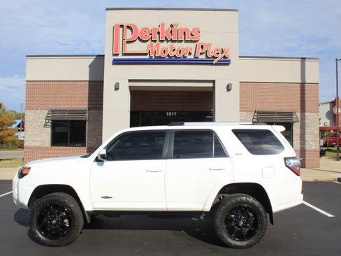 Used 2020 Toyota 4Runner SR5 image 9