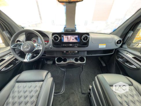 Used 2025 Mercedes-Benz Sprinter 2500 image 33