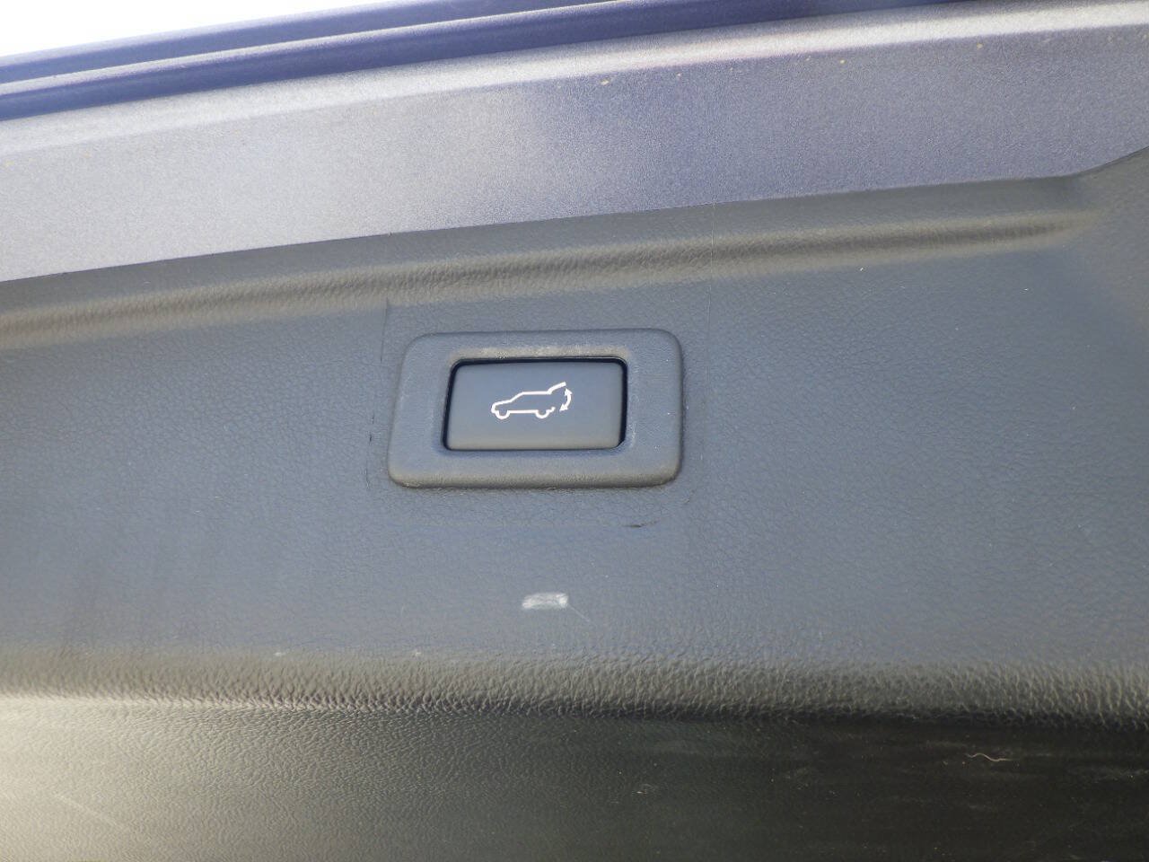 Used 2017 Subaru Outback 3.6R Limited AWD/4WD image 16