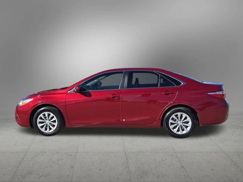Used 2017 Toyota Camry LE image 3
