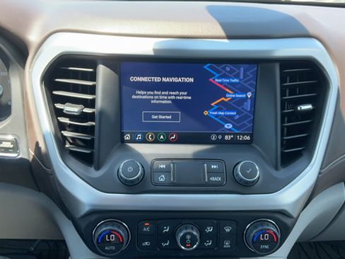 Used 2023 GMC Acadia SLT w/ Preferred Package FWD image 11