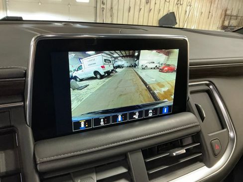 Used 2022 Chevrolet Suburban Z71 w/ Z71 Off-Road Package AWD/4WD image 24