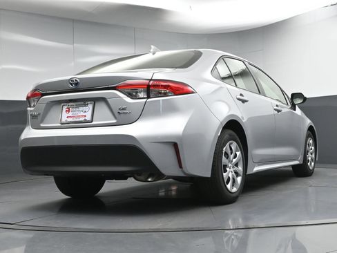 Used 2025 Toyota Corolla LE image 27