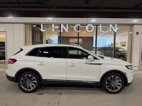 Used 2023 Lincoln Nautilus Reserve image 4