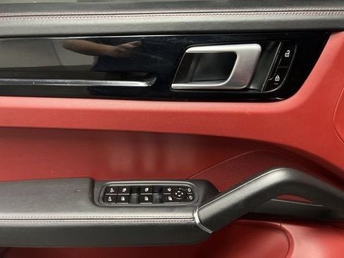 Used 2020 Porsche Cayenne AWD/4WD image 24